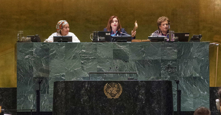 Photo: María Fernanda Espinosa Garcés, President of the seventy-third session of the General Assembly, gavels to a close the General Assembly’s annual general debate. UN Photo | Cia Pak